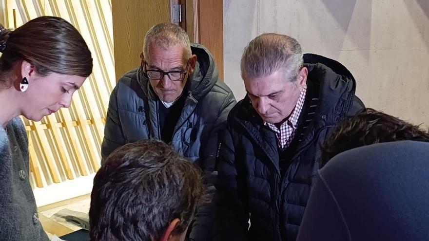 La asamblea de la Sociedad de Festejos de Pola rechaza la candidatura de César Díaz