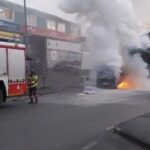 Arde una furgoneta en Gijón: así fue la intervención de los bomberos