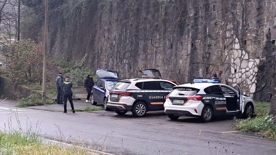 Pillados infraganti tres cacos mientras desvalijaban el viejo hospital de Mieres