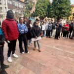 Los escolares participan en el día contra el racismo en Langreo
