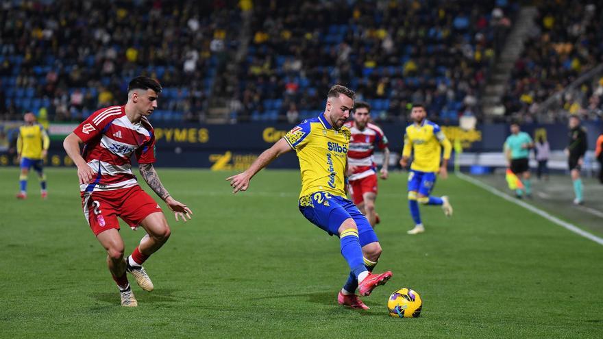 Resumen, goles y highlights del Cádiz 1-0 Granada de la jornada 31 de LaLiga Hypermotion