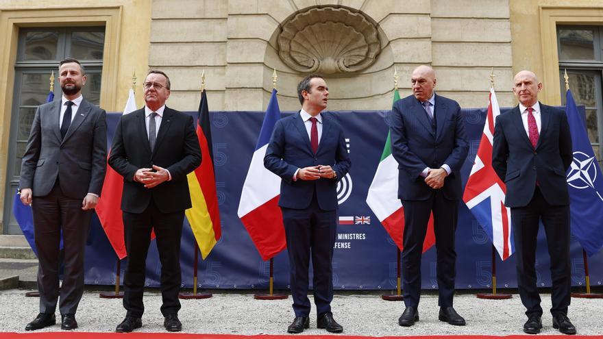 Los cinco pesos pesados de la defensa europea en París: «La primera garantía de seguridad es el ejército ucraniano»