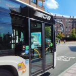 El frenazo brusco de un autobús urbano en una rotonda provoca tres heridos leves en Oviedo