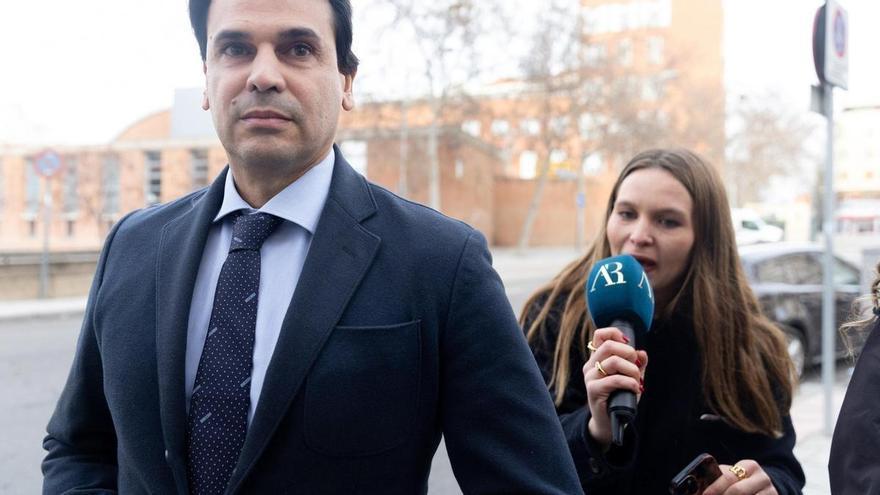 La jueza sigue con los delitos fiscales que pretendía bloquear la pareja de Ayuso y le cita por corrupción en negocios con Quirón