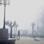 La humareda que se levantó tras la explosión de gas en un edificio de viviendas en Mieres