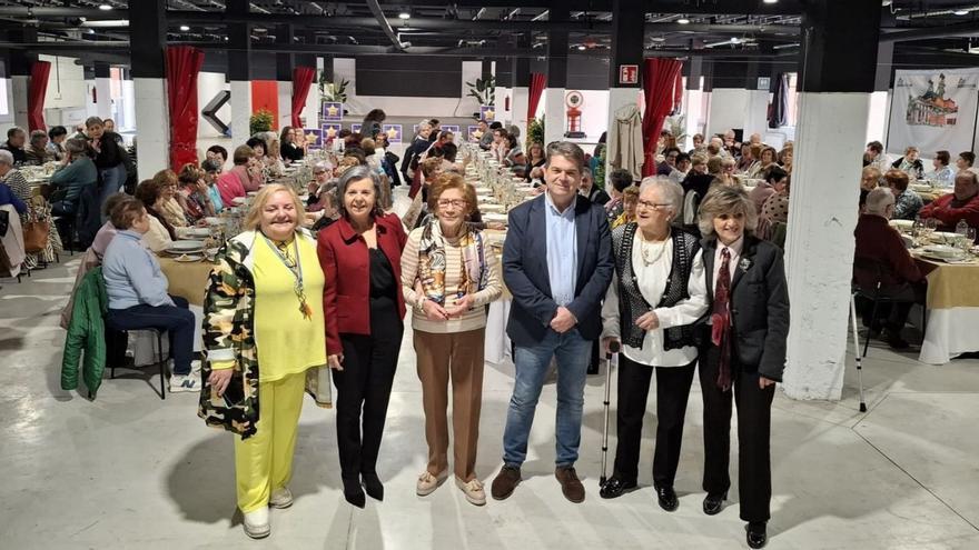 El homenaje a María Luisa Carcedo y a las nonagenarias cierra el 8M en San Martín