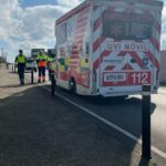 Evacuan al hospital a un ciclista tras desplomarse en Gijón en presencia de su hijo menor