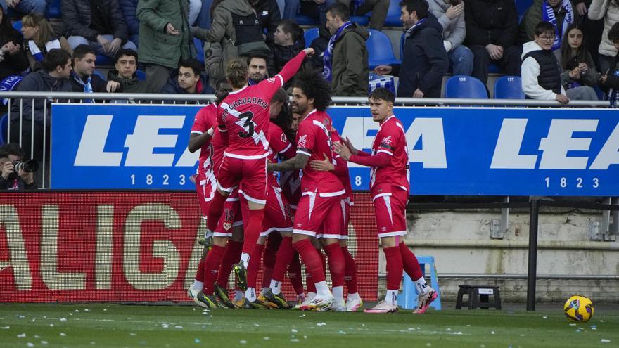 El Rayo sorprende al Alavés y silencia Mendizorroza