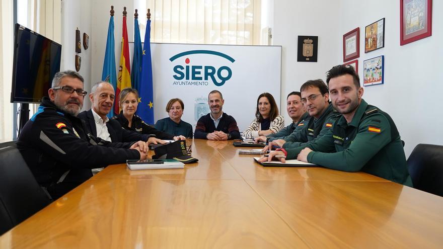 Siero monta el dispositivo de seguridad para las «fiestas tradicionales de la Pola», a las que no llama Güevos Pintos para evitar conflictos por el uso de la marca