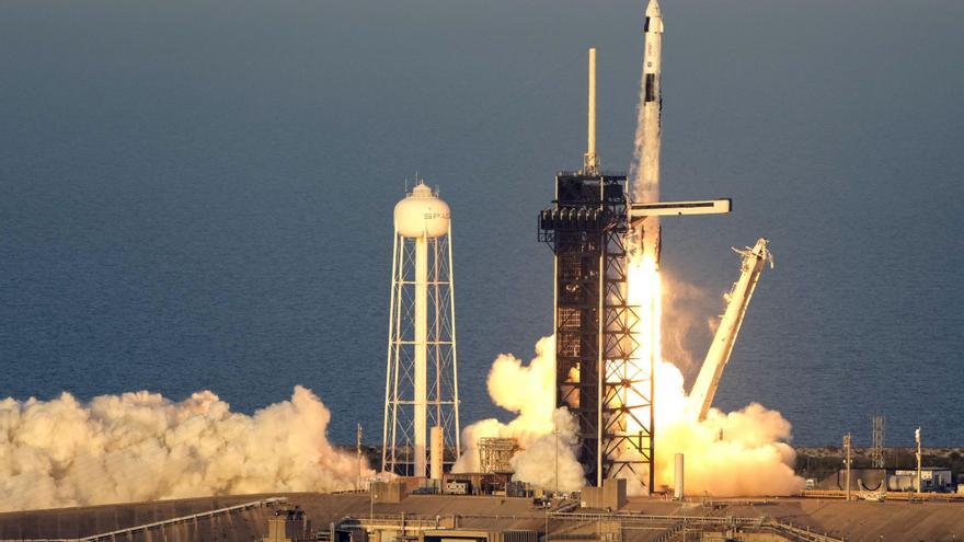 Despega la misión destinada a permitir el regreso de los dos astronautas ‘atrapados’ en la EEI
