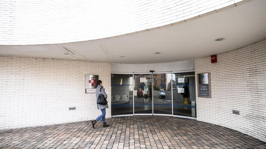 El ambulatorio de La Corredoria es «un auténtico caos»: Tres semanas para conseguir cita y saturación del área de Urgencias