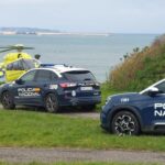 Trasladan en helicóptero a la chica encontrada en una senda de Gijón semidesnuda, inconsciente y con golpes