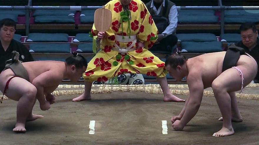 Un refugiado ucraniano causa sensación en el sumo