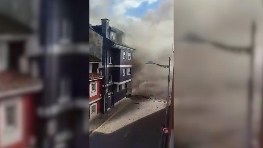 Entre gritos y humo: así se vivió en primera persona la explosión de gas del edificio en Mieres