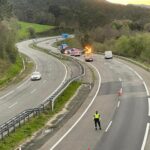 Vuelca un vehículo en la autovía A-8 a la altura de Santa Marina, en Cudillero