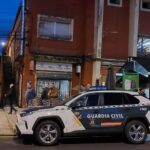 VIDEO: Así fue la detención del hombre que robó e hirió en el cuello con una navaja a un taxista en Gijón
