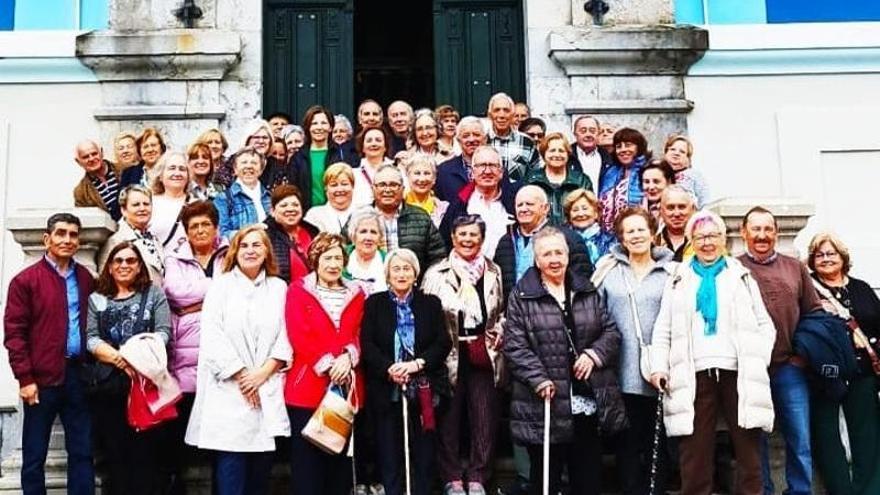 Los mayores de Llanera combaten la soledad con un programa de excusiones