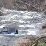 VÍDEO: Roban un coche en Tanes y lo arrojan al río Nalón