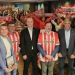 David Guerra escucha a los aficionados del Sporting del Occidente y les hace una petición: «Tenemos que sacarlo adelante todos juntos»