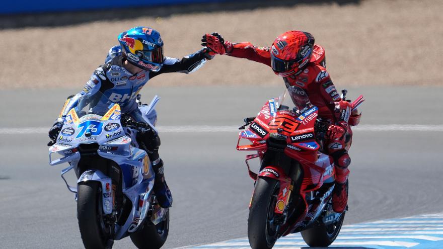 Marc Márquez provoca el primer delirio, en Jerez, con su séptima victoria
