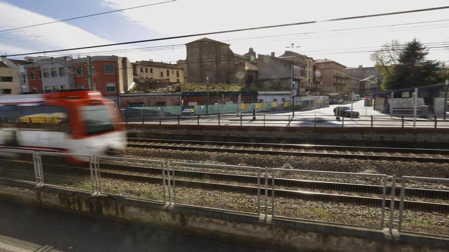 Sorprendente robo en Avilés: tres jóvenes detenidos por llevarse material de la obra de la Muralla en pleno Domingo de Ramos