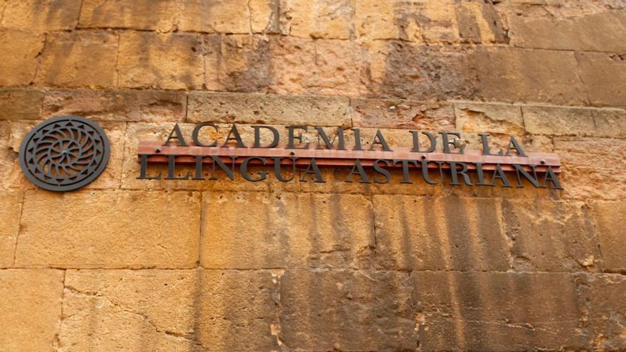 L’Academia de la Llingua Asturiana propón trés nuevos académicos