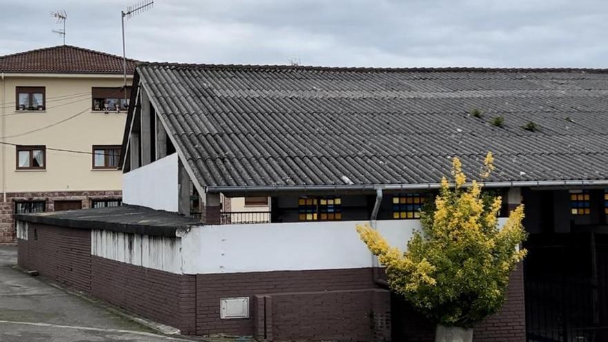 El PSOE de Llanes denuncia los retrasos en la obra de la Plaza de Ganáu de Posada