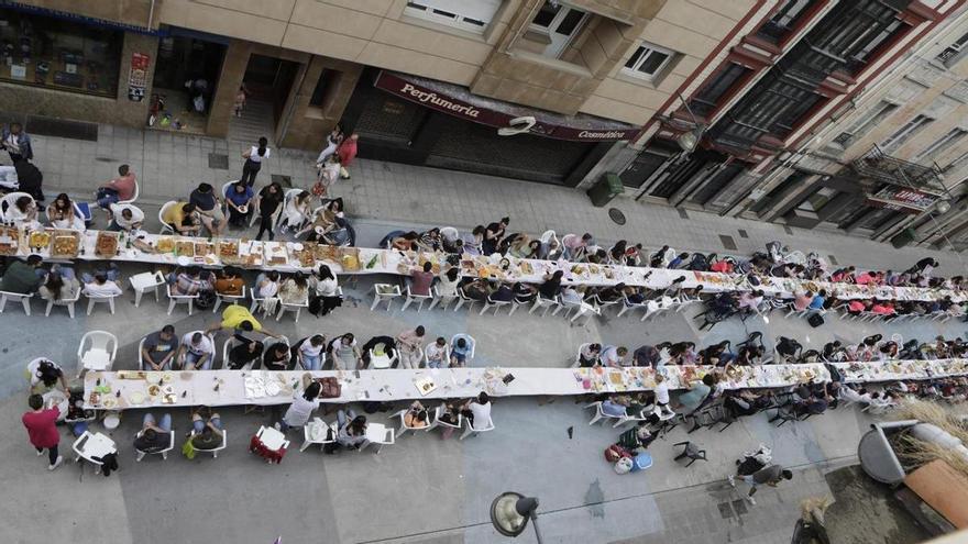 Abierto el plazo para participar en la comida en la calle de Pola de Laviana