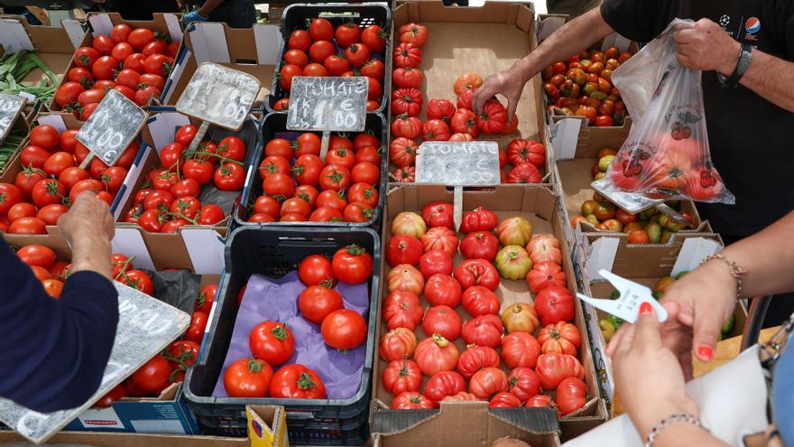 Ni tomate azul, ni rosa, ni corazón de buey: adiós a pagar un pastizal con este truco