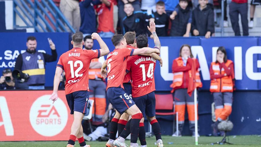 Resumen, goles y highlights del Osasuna 1-0 Sevilla de la jornada 33 de LaLiga EA Sports