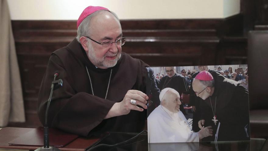 El adiós al «Papa de los más débiles» del arzobispo Sanz Montes, que desvela su último diálogo con Francisco: «Le dije que siempre le obedecía»