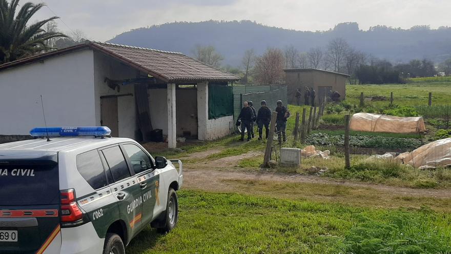 EN IMÁGENES: Un hombre se atrinchera en Grado por un  conflicto vecinal