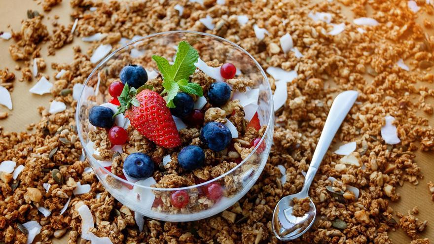 Estos son los 10 alimentos que se venden como «saludables» pero que en realidad no lo son