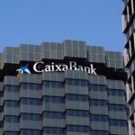 CaixaBank gana 1.470 millones hasta marzo, un 46,2% más por el prorrateo del impuesto a la banca