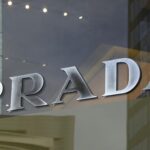Prada compra Versace por 1.250 millones de euros