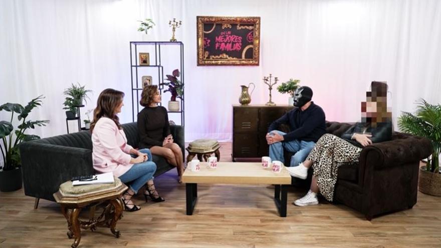 El influencer asturiano Alexsinos, revoluciona el podcast de Adara Molinero con esta inesperada confesión: «Estuvimos hablando de cositas interesantes»