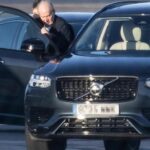 Juan Carlos I llega a Sanxenxo, su primer viaje de este año a España, para participar en las regatas