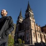 El abad de Covadonga llora la muerte de «un padre»: «Nos vamos a encomendar a la Santina»