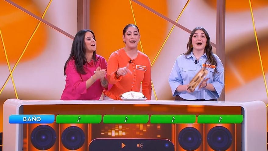 Las «Tanxugueiras» de Santiago, nuevas concursantes de Reacción en cadena: así cantaron y tocaron la pandereta durante el programa