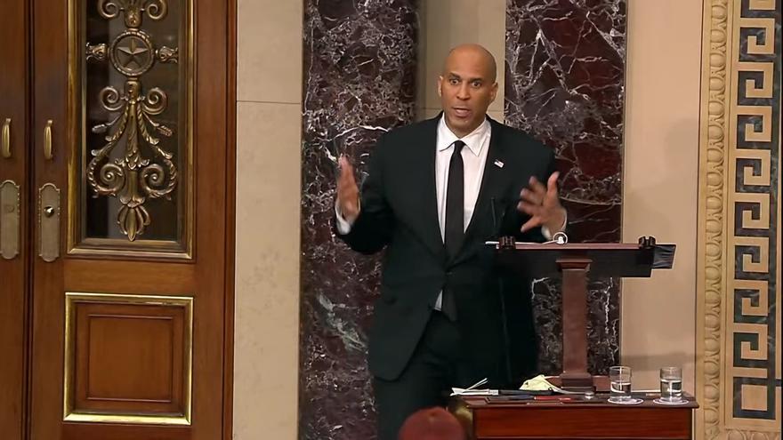 25 horas y cuatro minutos de discurso: el senador demócrata Cory Booker marca un récord para denunciar las políticas de Trump