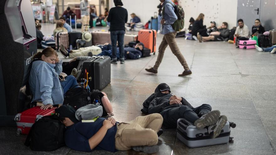 Las imágenes de la recuperación | España vuelve progresivamente a la normalidad tras un apagón histórico