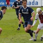 Puñetazo en la mesa del Avilés: los blanquiazules firman una primera parte soberbia para tumbar al Marino (0-2)