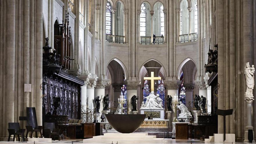 Las campanas de Notre Dame de París suenan 88 veces en homenaje al papa Francisco