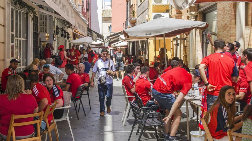 Los bares de Sevilla se preparan para otro ‘tsunami’ de aficionados en sus terrazas por la final de Copa del Rey
