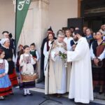El párroco poleso llama a la unidad de todos, «como pedía el Papa Francisco», en una bendición de Güevos Pintos multitudinaria