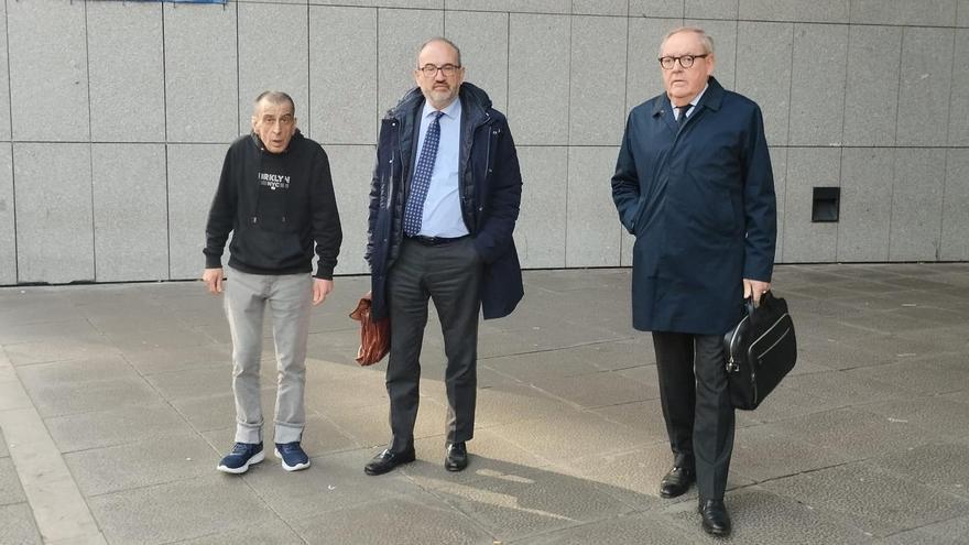 «Oscarín» tendrá que presentarse los lunes en los juzgados de Oviedo hasta que se aclare la muerte del «Viejo Leo»