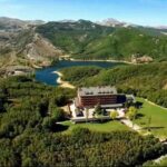 Este es el Parador más barato de toda España: tiene vistas a la Cordillera Cantábrica y fechas disponibles para Semana Santa