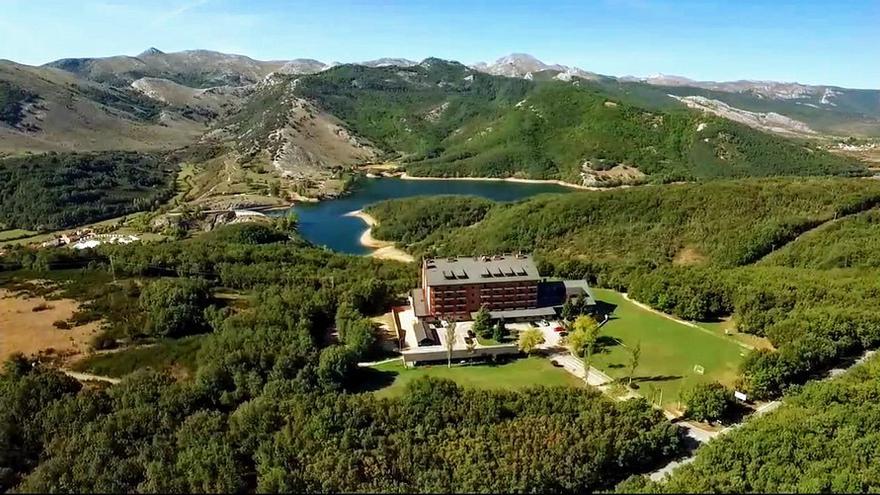 Este es el Parador más barato de toda España: tiene vistas a la Cordillera Cantábrica y fechas disponibles para Semana Santa