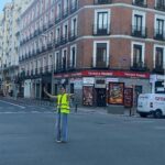 La asturiana que estuvo nueve horas en Madrid como voluntaria dirigiendo el tráfico durante el apagón: «Los conductores me hacían caso»