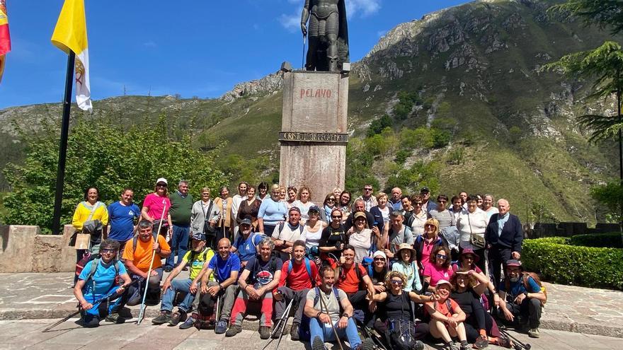 Peregrinación a Covadonga de la asociación La Travesera, de Laviana